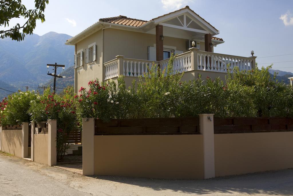 Le Torri Villas By Nidri Holiday Villas Екстер'єр фото